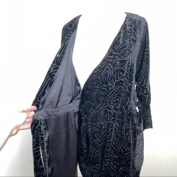 Paris Atelier & Other Stories Black Zebra Texture  Velvet Wrap Dress Size Small - Picture 13 of 15